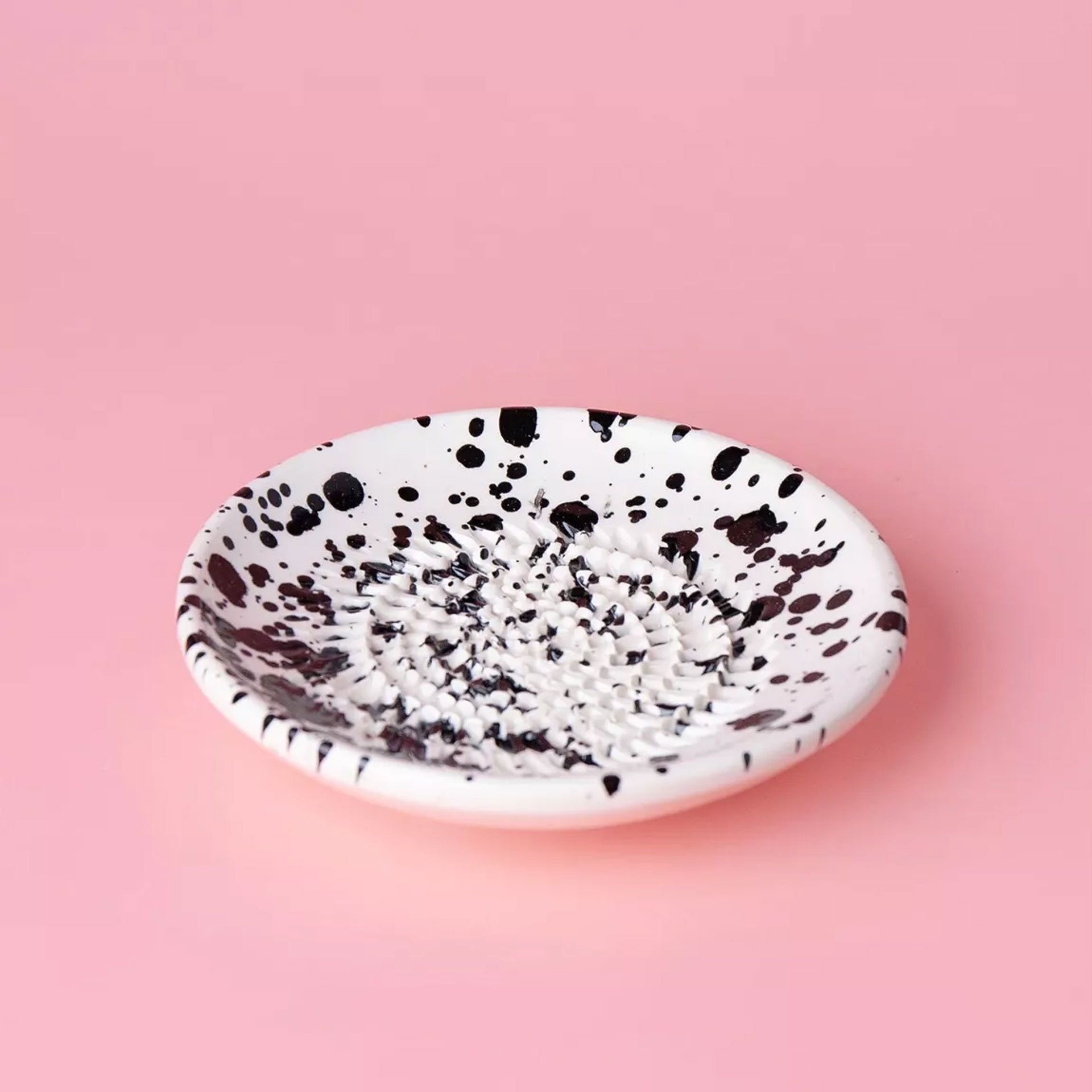 knoflookrasp rasp schaaltje rasp bordje keramiek zwart black white galaxy alfar tierra cocida cadeau webshop pynappel