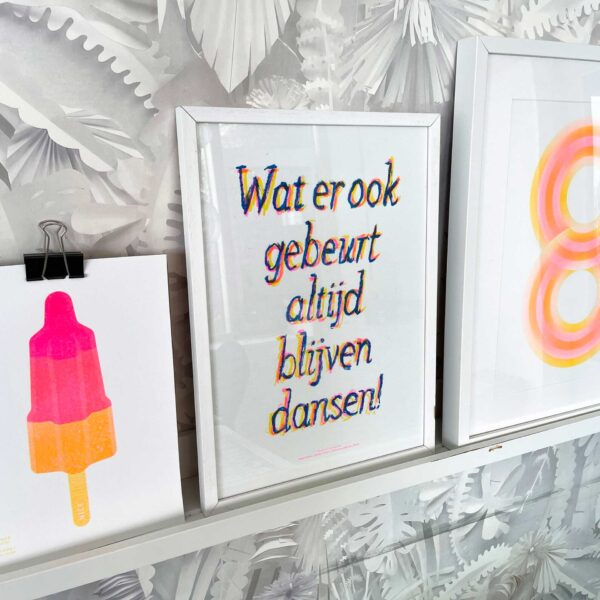 studio turbo poster wat er ook gebeurt altijd blijven dansen