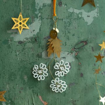 decoratieve hanger messing drijfbloem met takje drift messing hanger weldaad pynappel