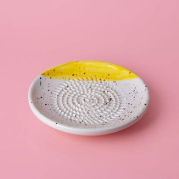 rasp bordje rasp schaaltje knoflook rasp bordje white yellow gespikkeld geel pynappel
