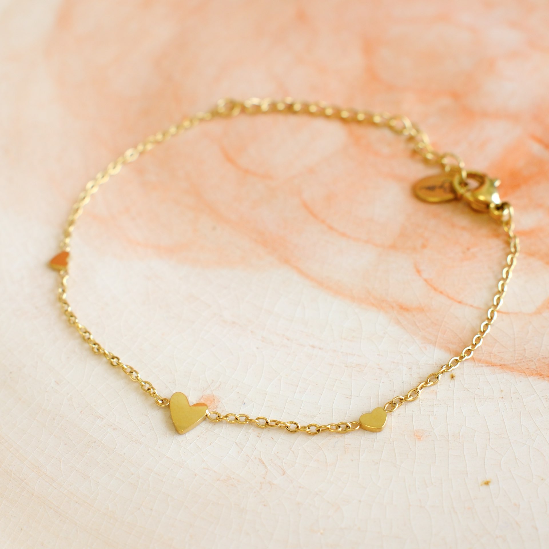 armband met hartjes armband met 3 hartjes goud bazou pynappel