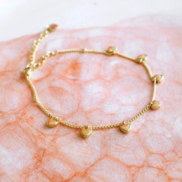 bedelarmband met hartjes armband bazou goud pynappel