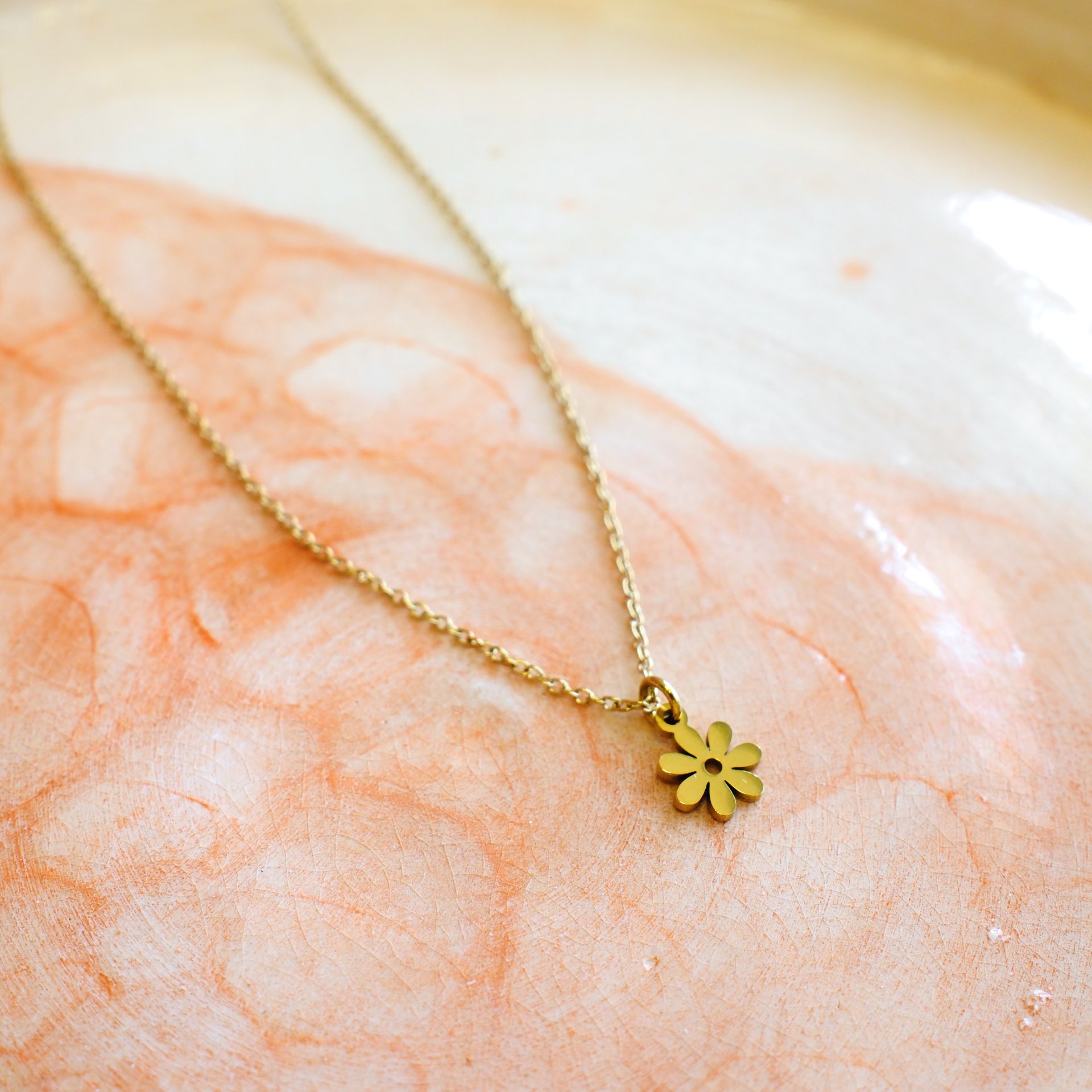 ketting met bloem hanger kettinkje roestvrij staal ketting bazou pynappel