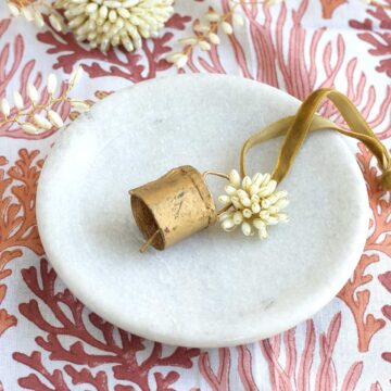 bel hanger parelhanger met lint weldaad pearl bell pynappel