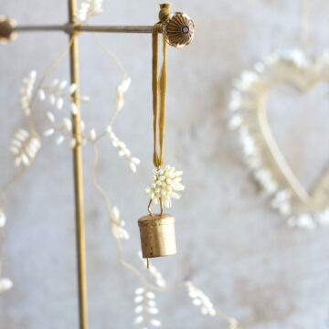 bel hanger parelhanger met lint weldaad pearl bell pynappel