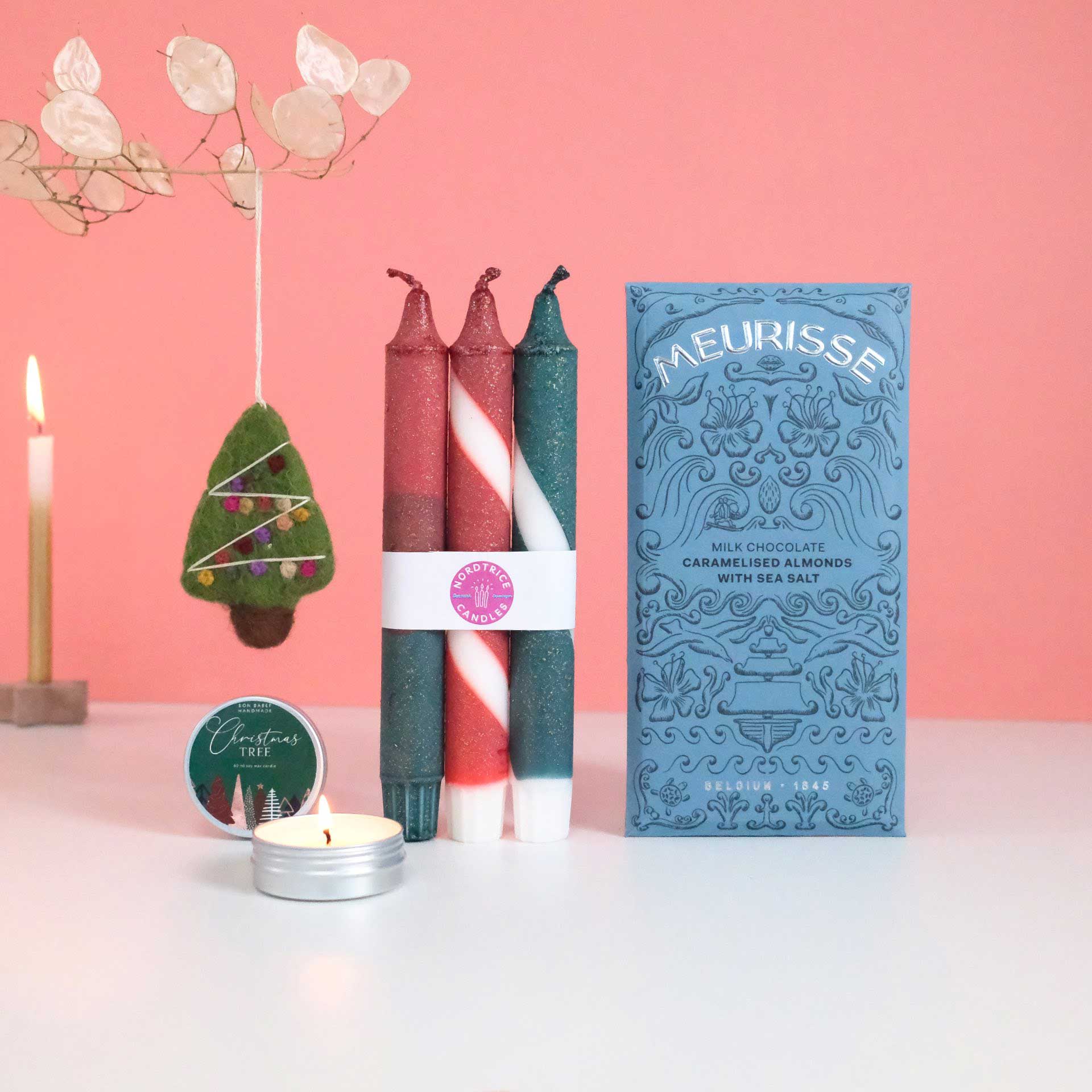 kerst brievenbus cadeau brievenbus kerstcadeau vilten kerstboompje kerstboom geurkaars kerstchocolade pynappel