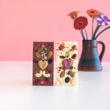 luxe chocoladereep met hartjes noten gedroogd fruit melkchocolade dreamy chocolatez luxe chocolade cadeau pynappel